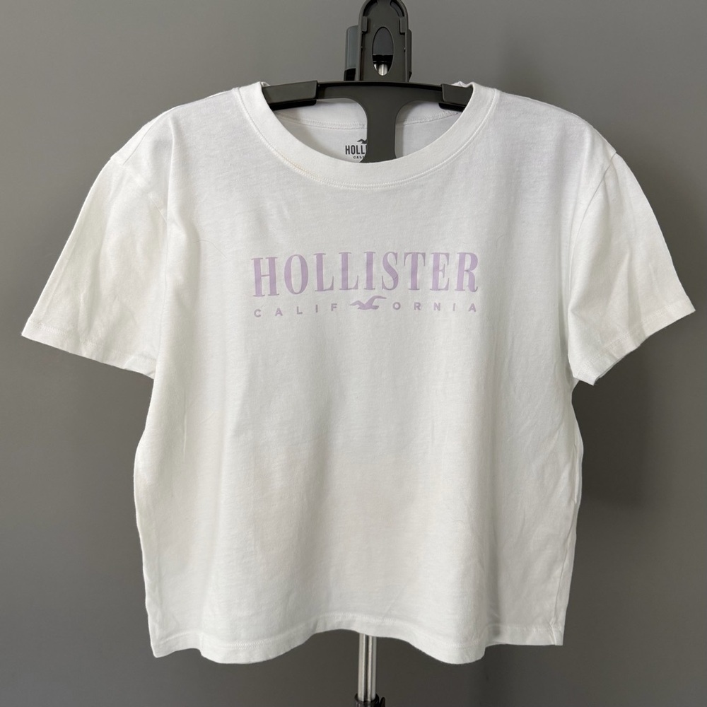 Hollister Cropped T-Shirt